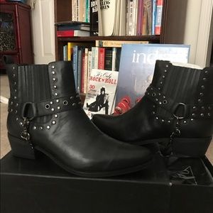 YRU LASSO BOOTS SIZE 9